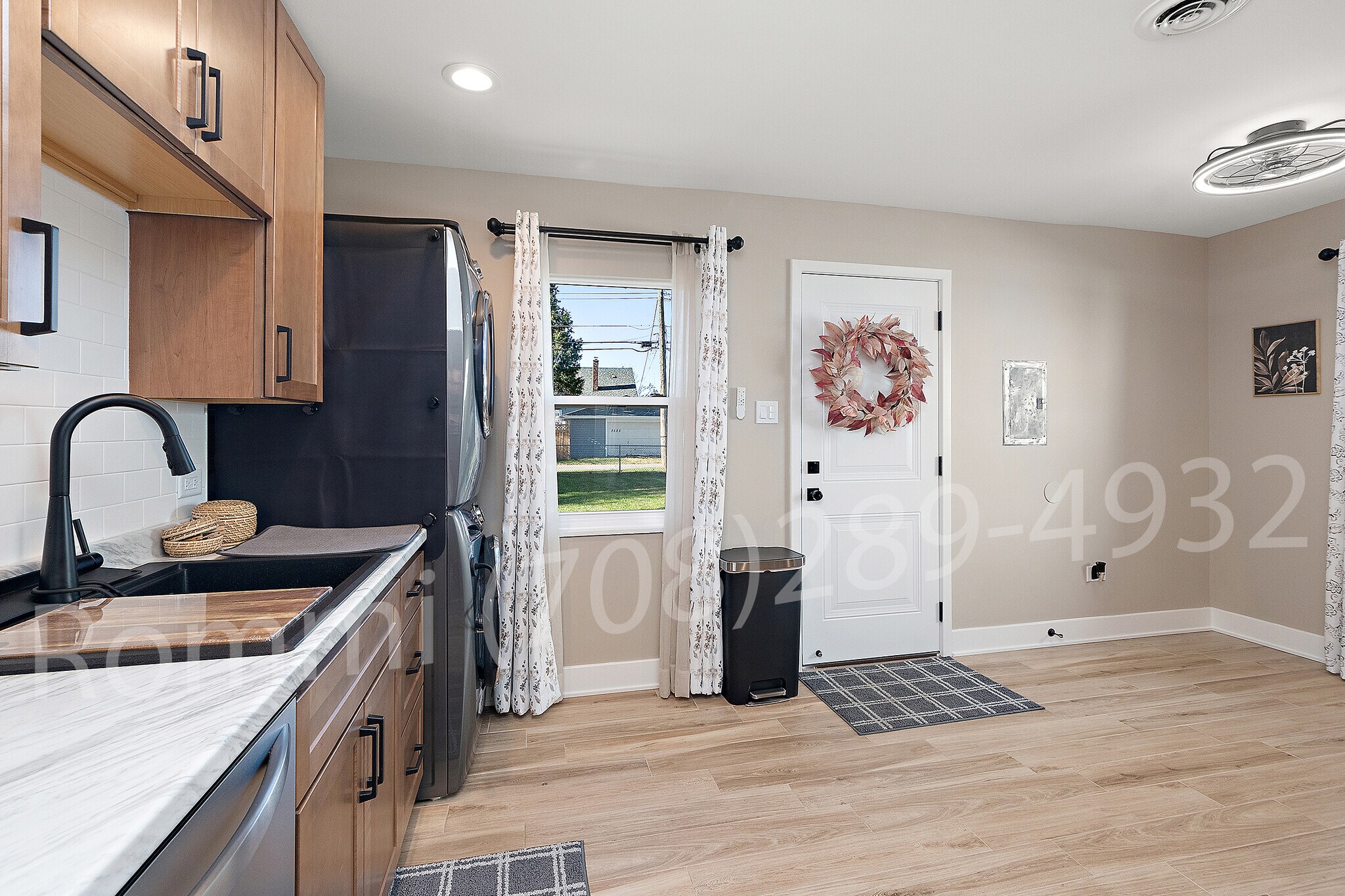 Kitchen - 7528 Catalpa Ave