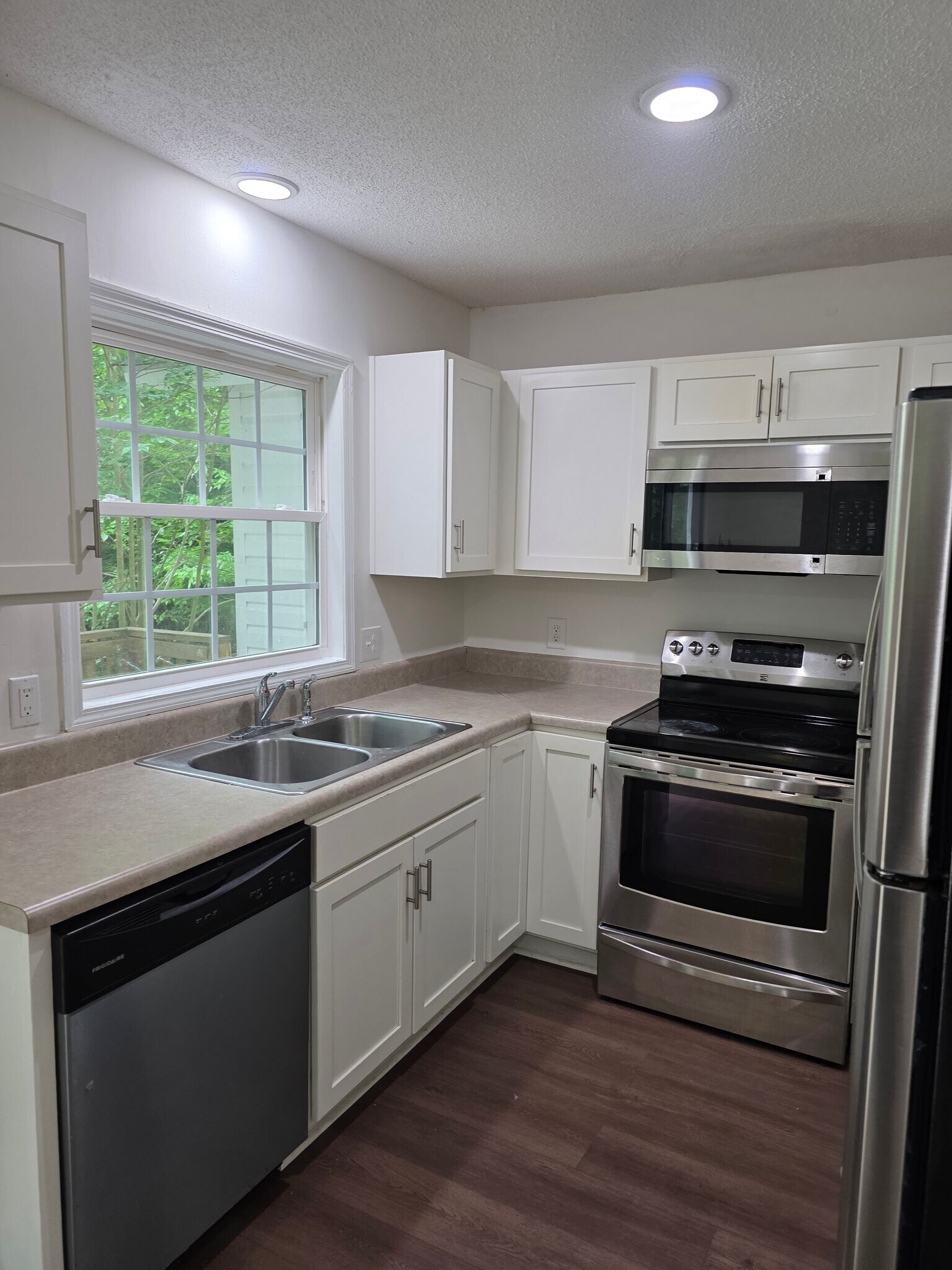 Building Photo - 25 Sylvias Way