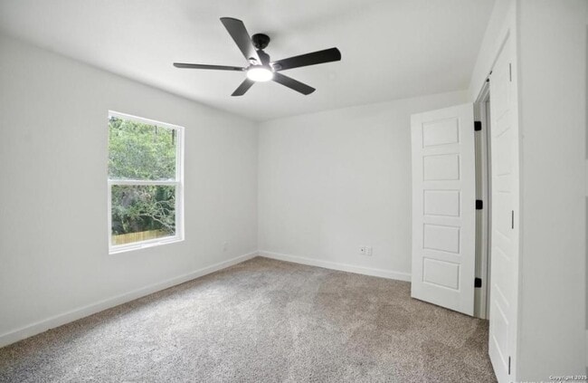 Building Photo - 408 Meadowbrook Dr