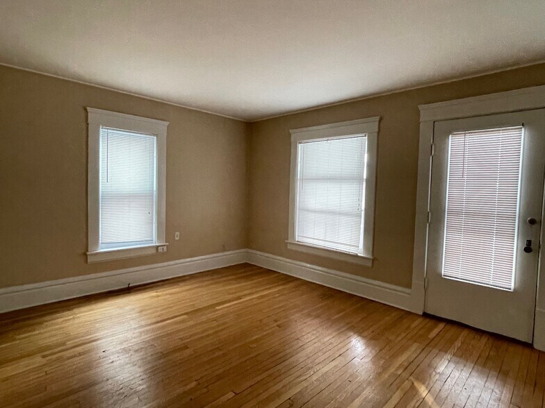 living area - 89 Dick Ave