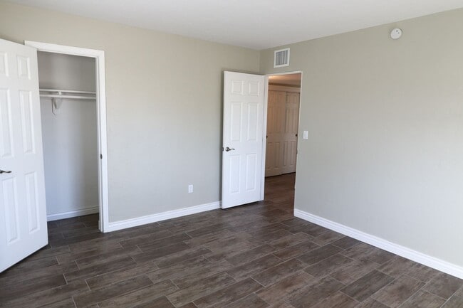 Building Photo - Modern Farmhouse