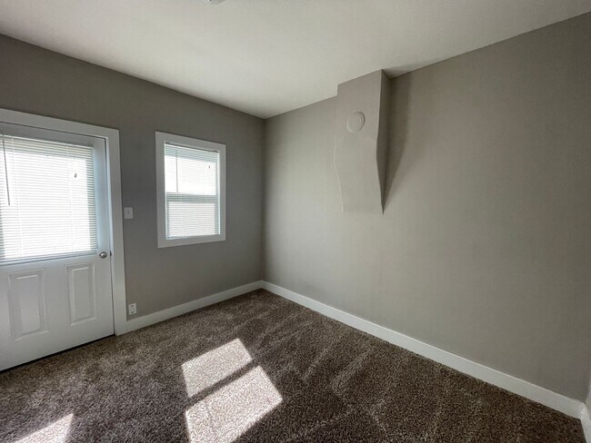 Building Photo - Classic Charm, Modern Comfort