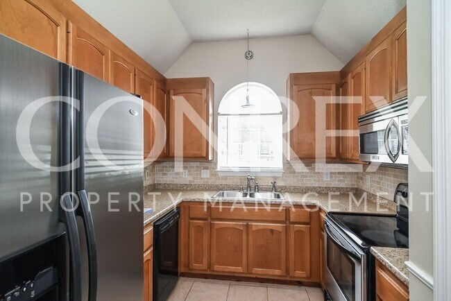 Building Photo - Two Story Contemporary 3 Bedroom in Huntsv...