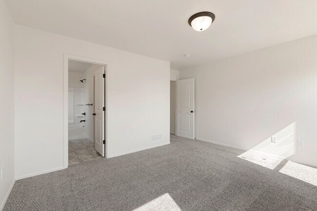 Building Photo - 4 Bed / 3 Bath Home in Greeley – Spacious and Inviting!