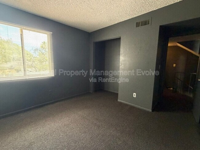 Building Photo - 2689 W Ocotillo Rd