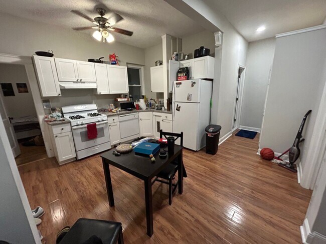 Primary Photo - 9/1/25 Spacious two-level 3BR/2BA near Pac...