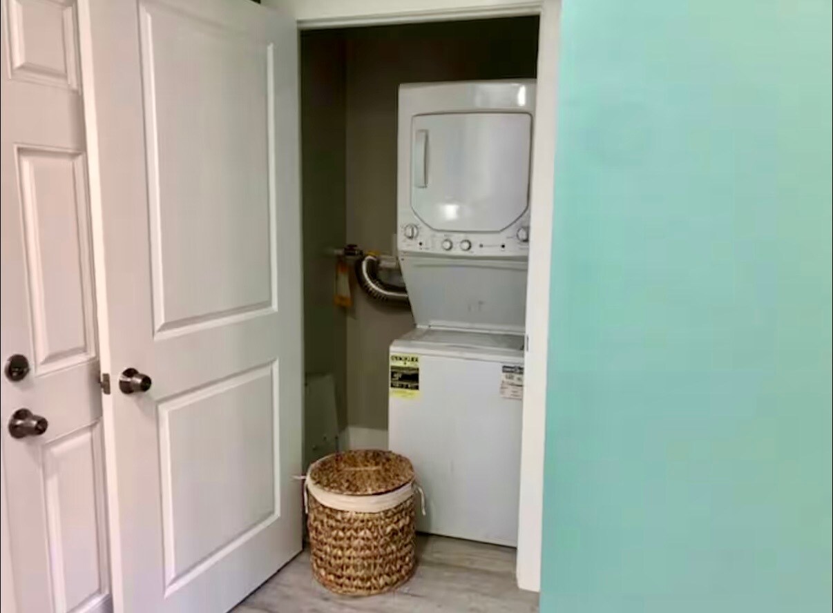 Building Photo - 11516 La Maida St