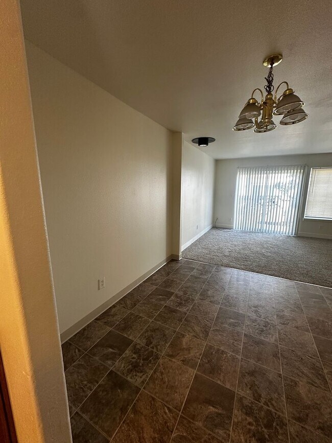 Building Photo - *Move In Special, Half off Rent! (See ad f...