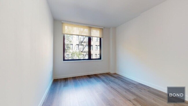 Building Photo - 350 W 45th St