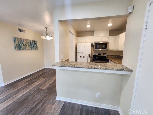 Building Photo - 13115 Le Parc Blvd