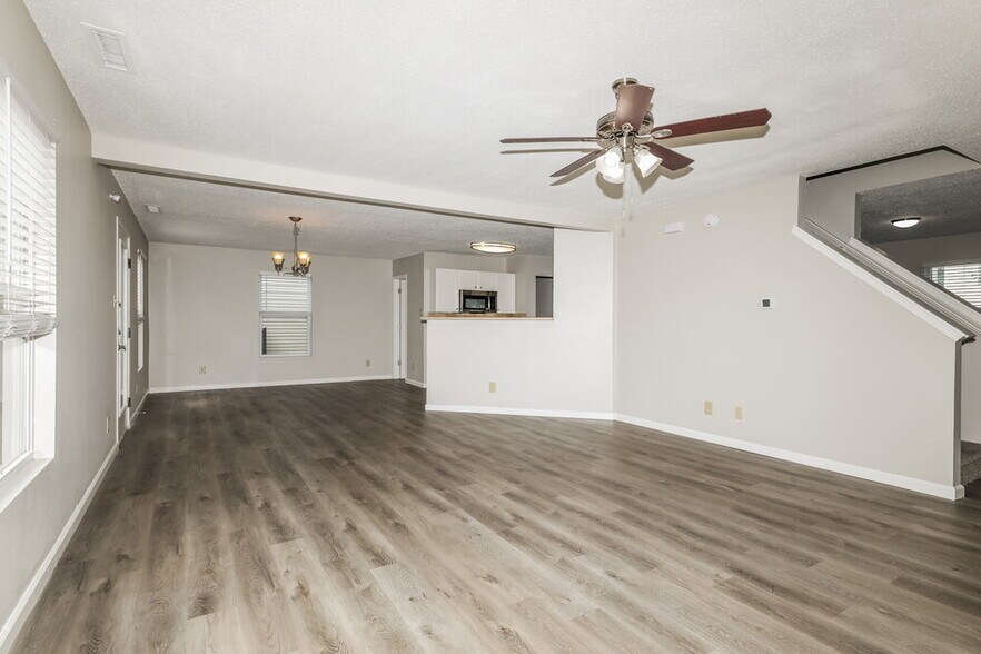 Building Photo - 6336 Alonzo Dr