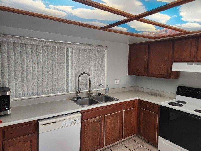 Building Photo - 4715 W Cheryl Dr