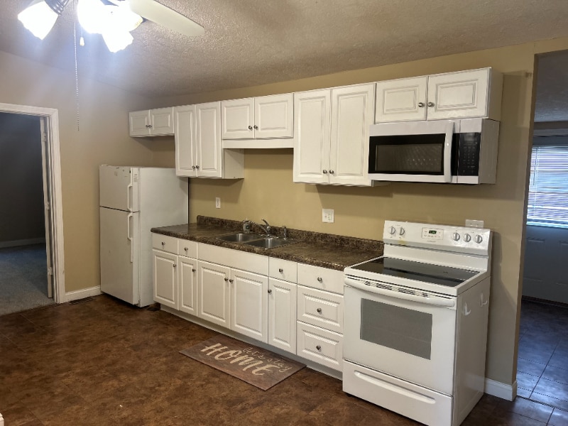 Building Photo - 1637 Hoefgen St