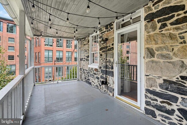 Building Photo - 871 Oella Ave