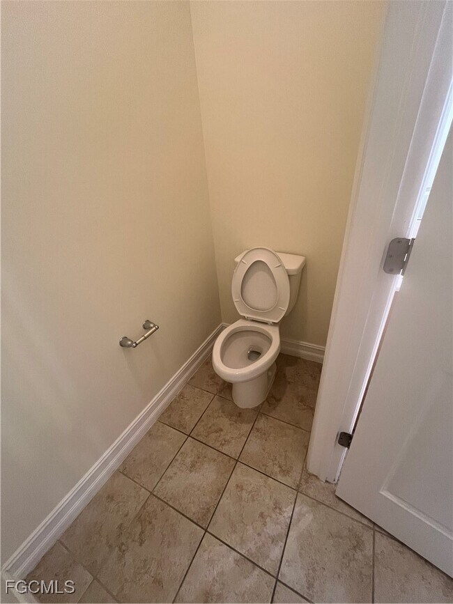 Building Photo - 9453 Montebello Way