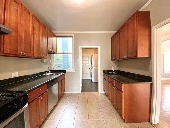 Building Photo - 1BR W/ Bonus Room. In-Unit LAUNDRY! DISHWASHER! PARKING AVAILABLE!