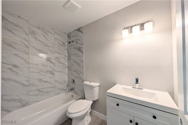 Building Photo - 707 Kismet Pkwy E