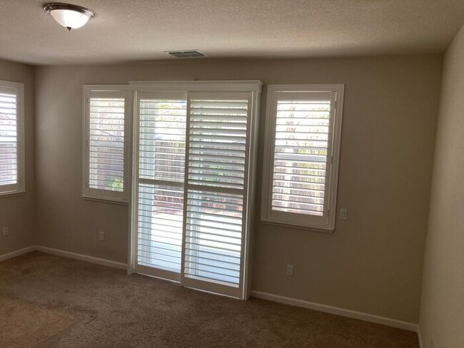 Building Photo - Modesto 4 Bedroom 3 Bathroom in the Rose V...