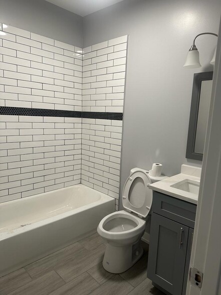 Building Photo - 2224 W 24th St