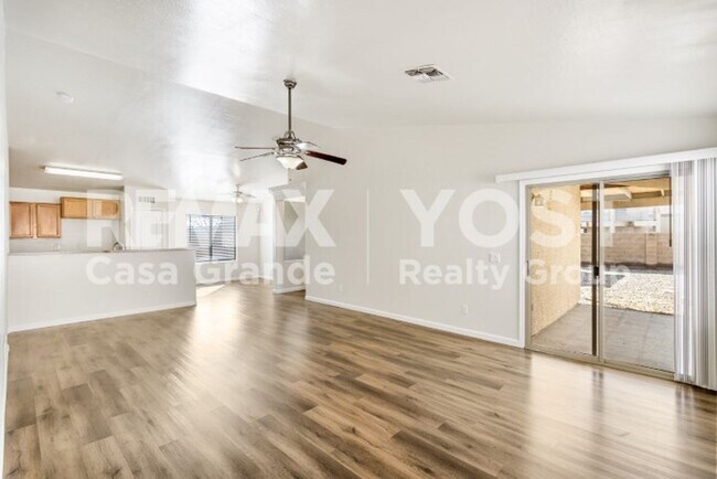 Building Photo - Sunshine, Space & a Backyard to Enjoy!