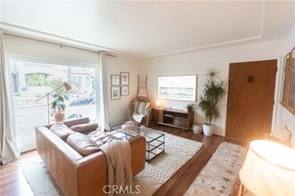 Building Photo - 320 27th St