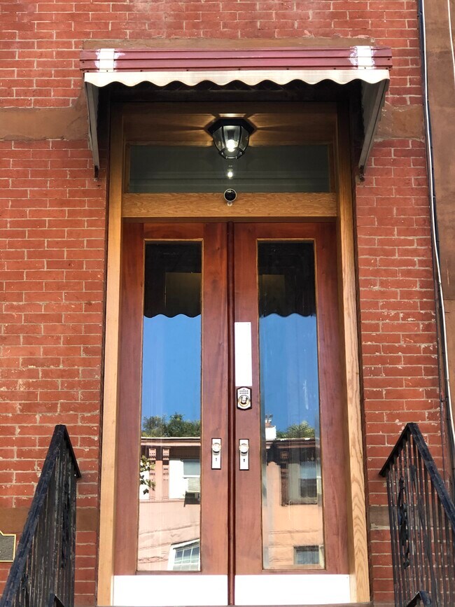 Primary Photo - 414 Macon St