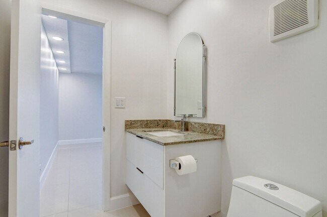 Building Photo - 15109 Ashland Dr