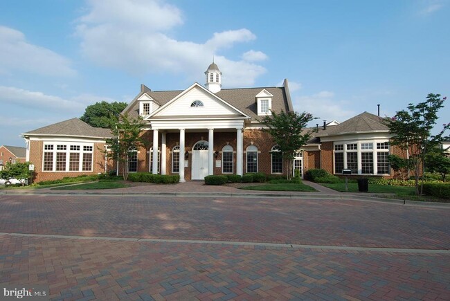 Building Photo - 413 Oak Knoll Dr