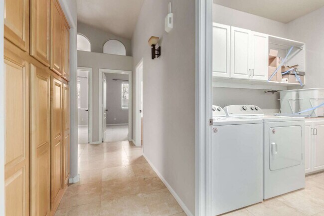 Building Photo - "Discover Your Dream Oasis: Spacious 4-Bedroom Retreat in Scottsdale's Paradise Drive!"