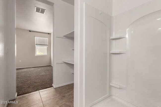 Building Photo - 5267 E Diatomite Dr