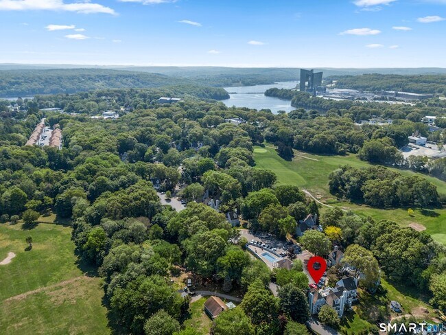 Building Photo - 2124 Old Pond Ln