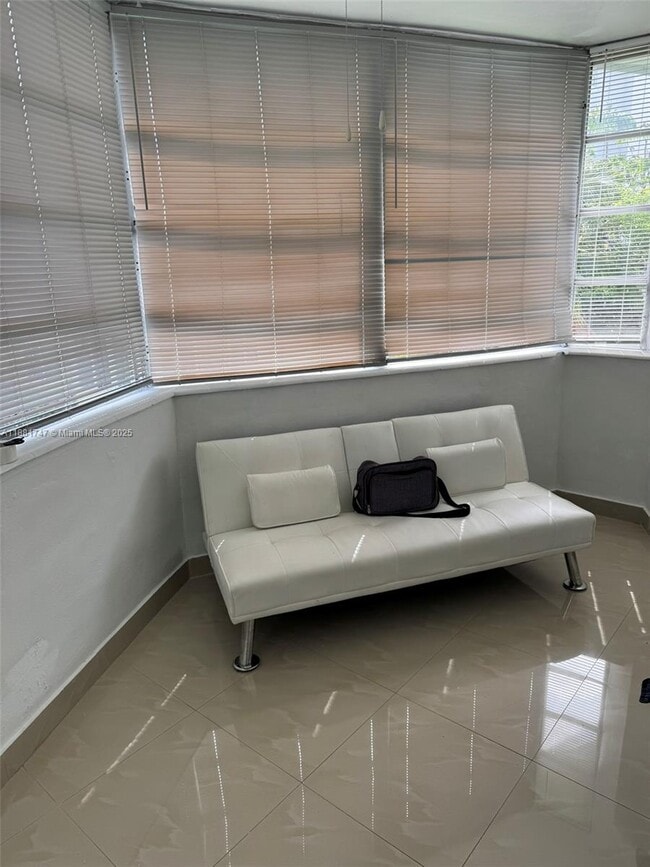 Building Photo - 1701 NE Miami Gardens Dr