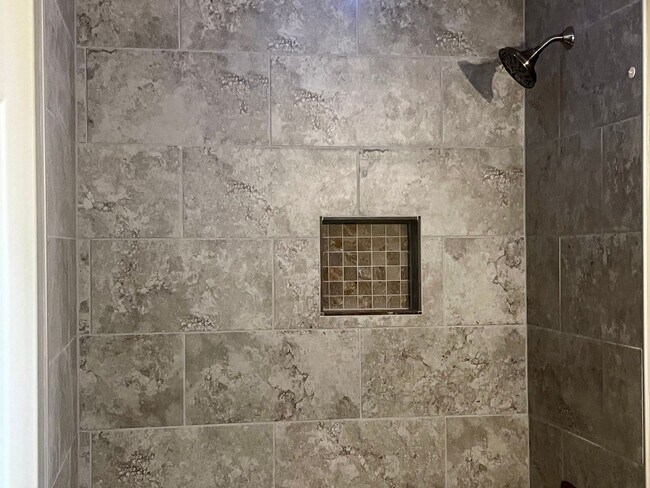 Building Photo - 95 Oakwood Dr