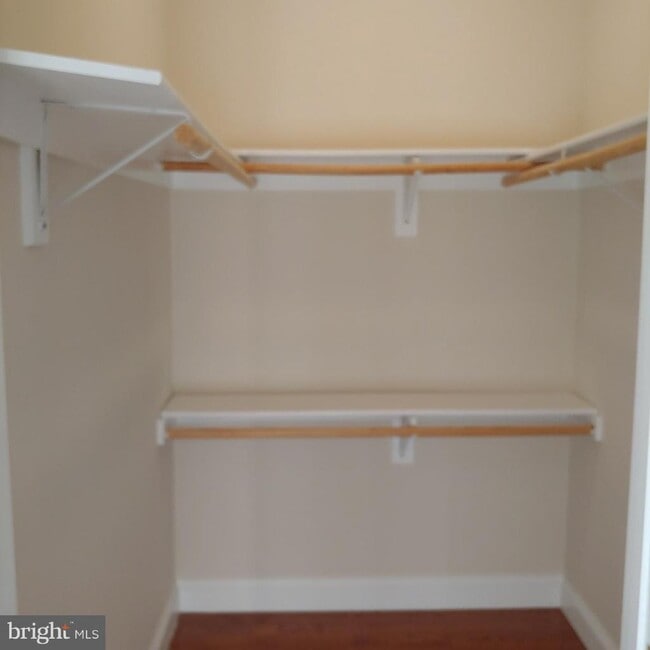 Building Photo - 204 Seneca Way