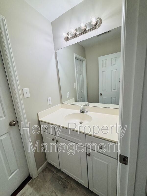 Building Photo - 104 Back Woods Cir
