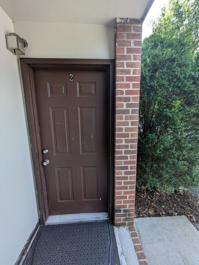 Primary Photo - Lower Level 1BD/1BA Apartment in Westmont ...