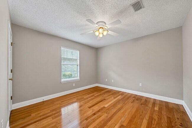 Building Photo - Community Pool & Deeded Access to Santa Ro...