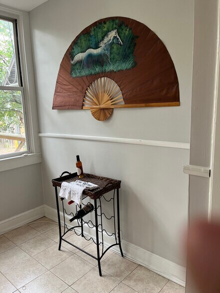 sun porch - 825 Kentucky Ave SE