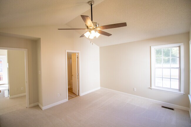 Building Photo - 223 Gregory Dr