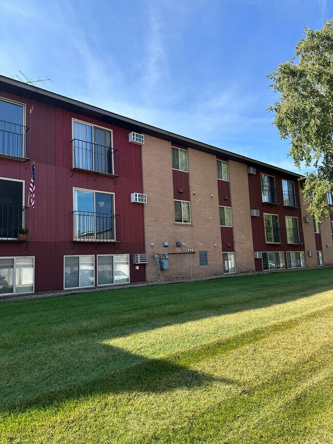 Building Photo - Two Bedroom