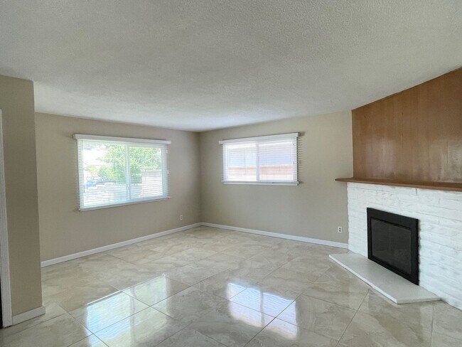 Building Photo - Stunning 4+2 West Hills Home Completely Redone!