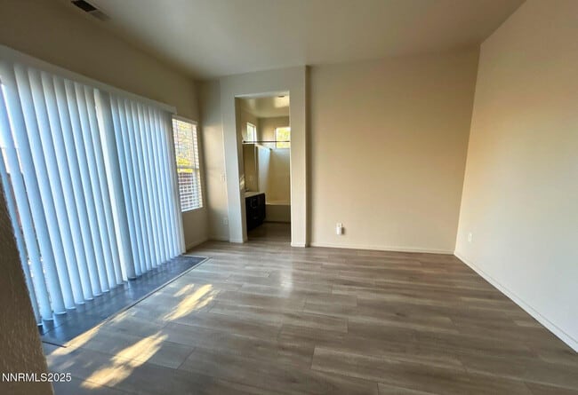 Building Photo - 5353 Desert Peach Dr