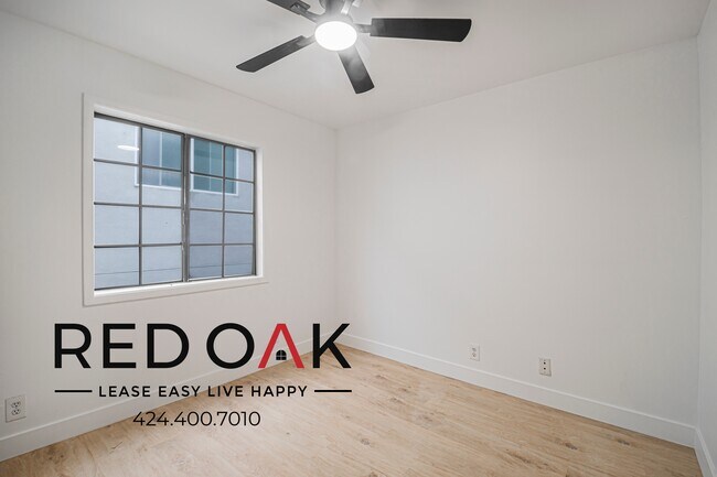 Building Photo - 4651 Cahuenga Blvd