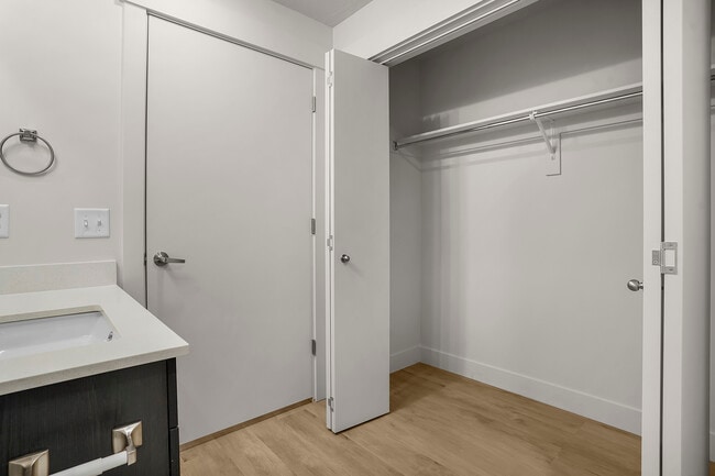 Building Photo - Hunter's Landing