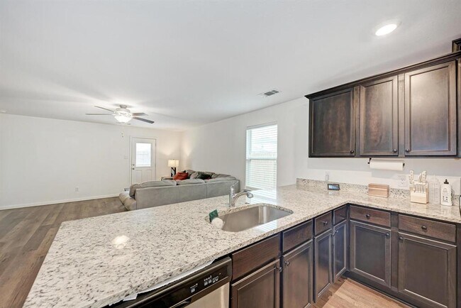 Building Photo - 132 Maywood Ln