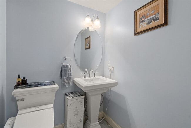 Building Photo - 215 St Mary St