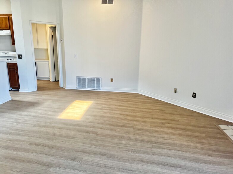 Building Photo - 7354 Mission Trails Dr