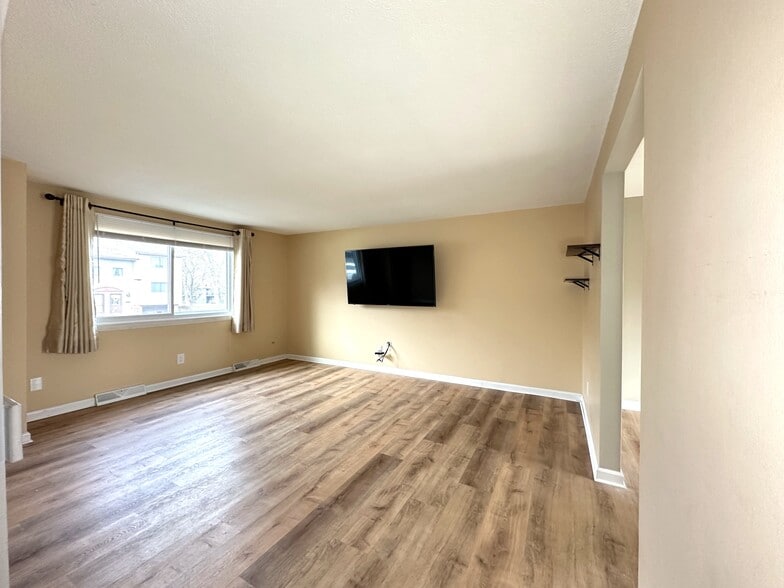 Building Photo - 362 Cameco Cir