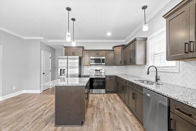Building Photo - Pet Friendly Three Bedroom with Bonus!