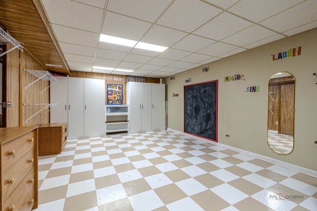 Building Photo - 697 Hickory Dr